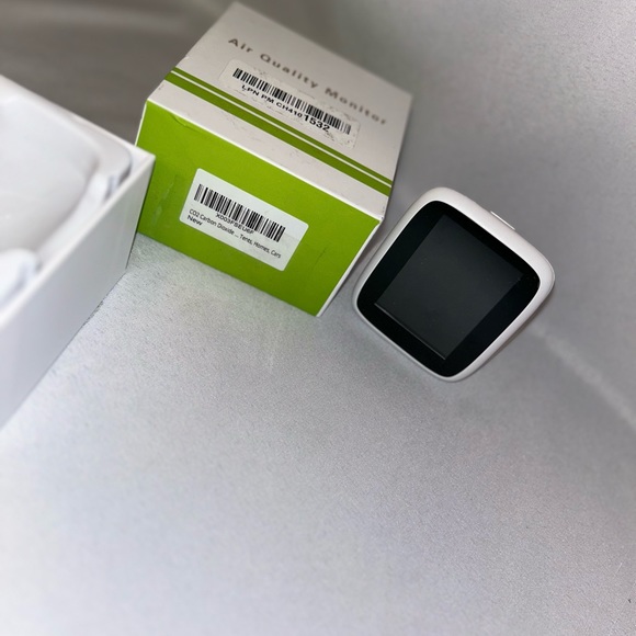 CO2 air quality monitor, pollution and ventilation meter, sensor that tests and - Picture 3 of 5